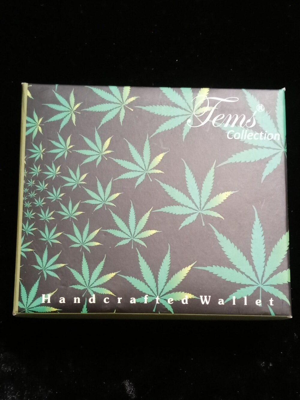 Wallet Leaf Design In a Box - Picture 2 of 2